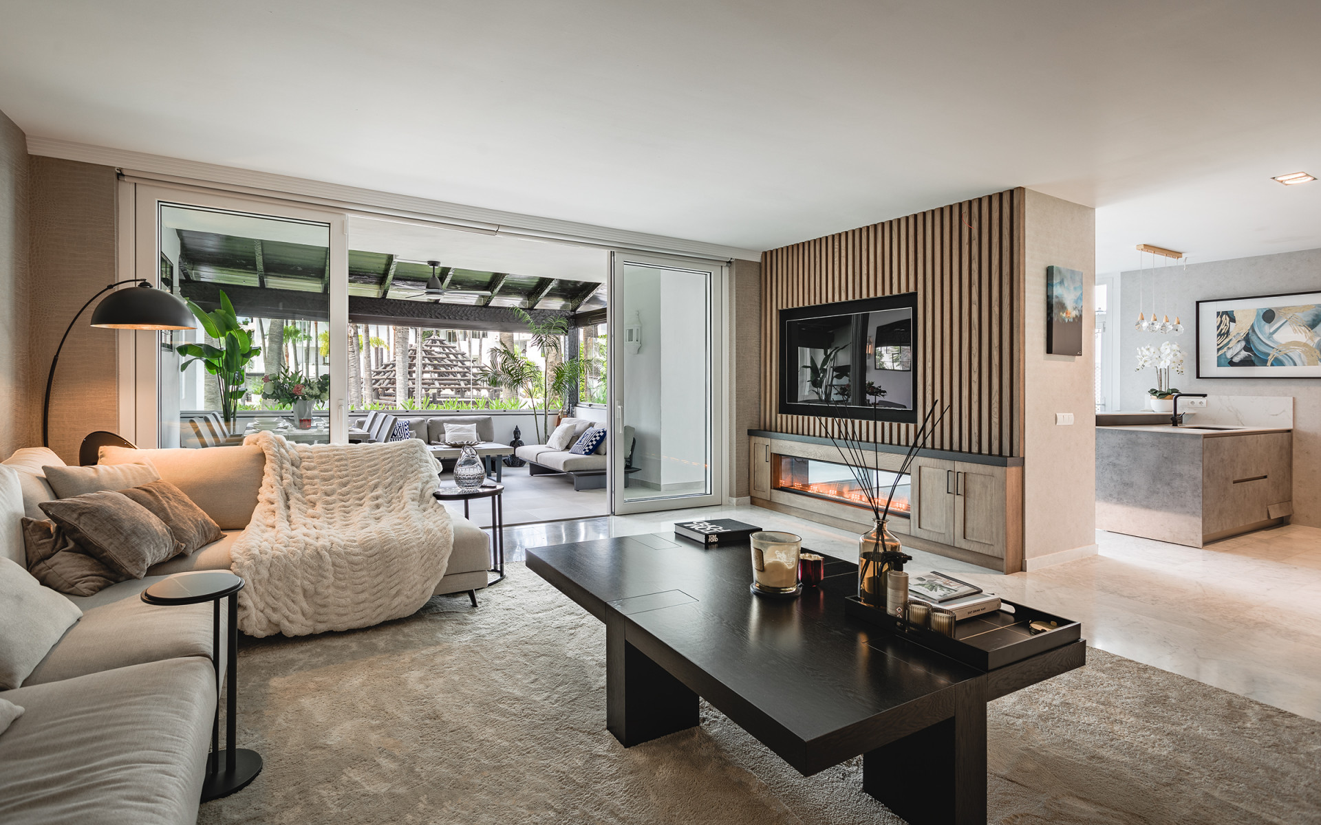Beachside Apartment with sea views in Marina Puente Romano, Marbella Golden Mile