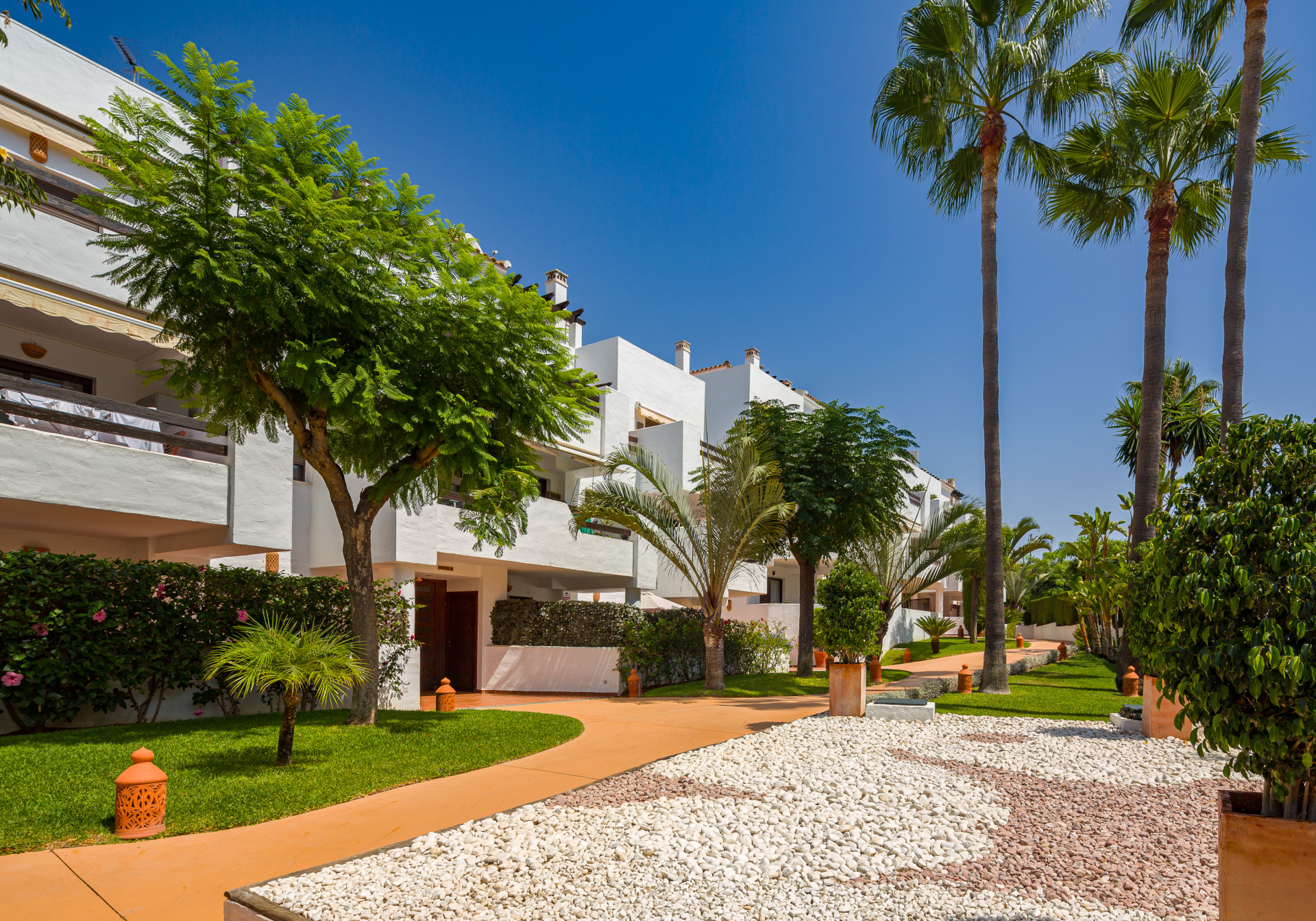 Beachside Ground Floor Apartment with private terrace in Estepona East, Estepona