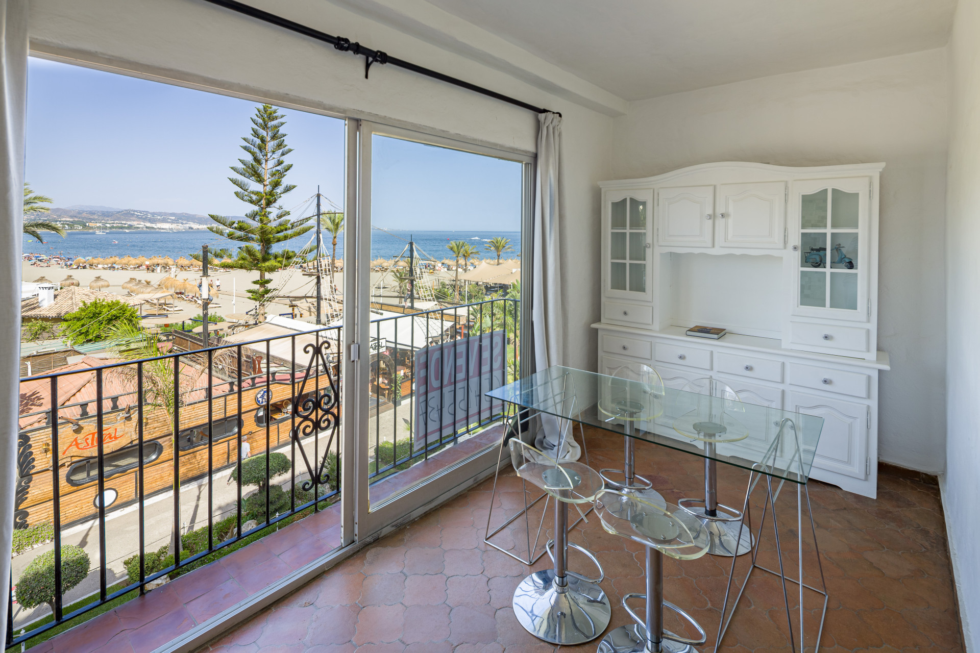 Beachside Apartment with panoramic sea views in Puerto, Puerto Banus, Marbella