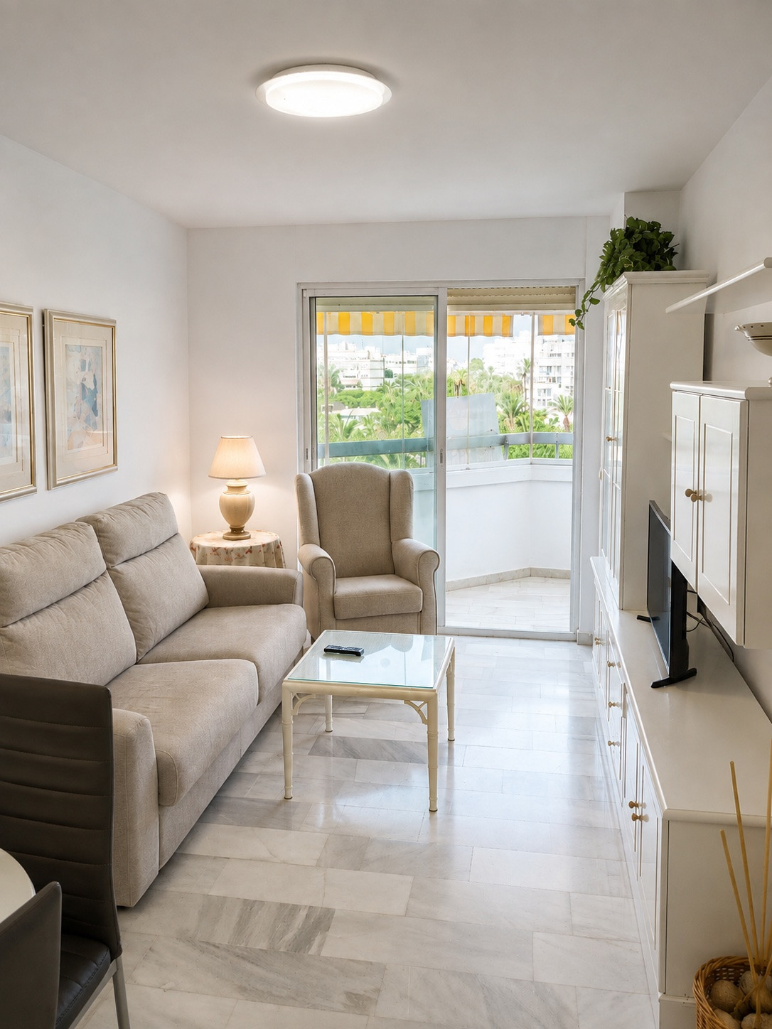 <b>Apartment</b> with sea views in Playa de la Fontanilla, <b>Marbella</b> - 1