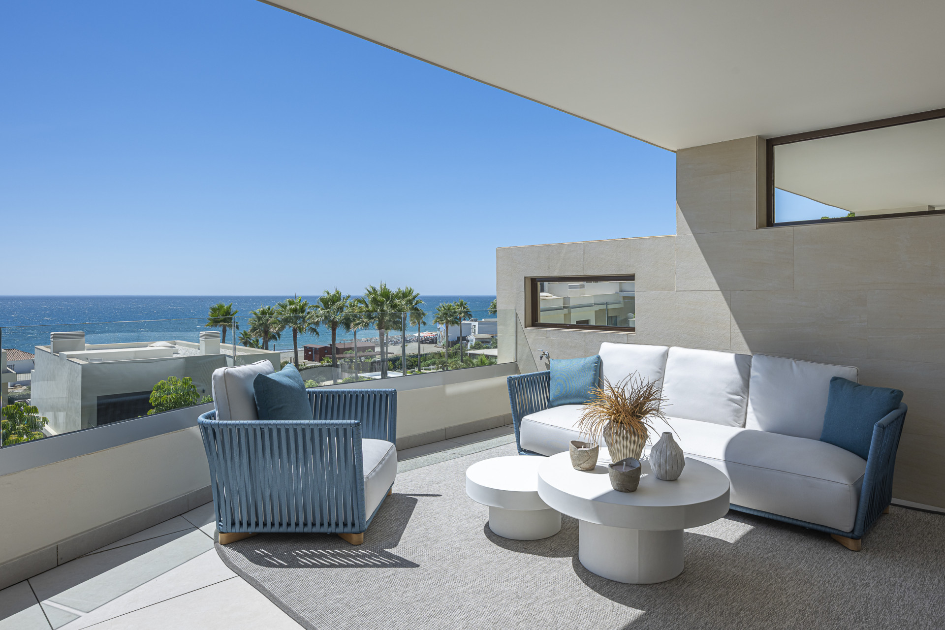 Extraordinario <b>Apartamento</b> en primera línea de playa en Estepona East, <b>Estepona</b> - 1