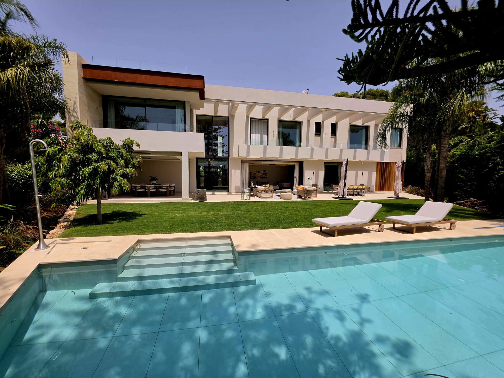 Luxury <b>Villa</b> with panoramic sea views in Los Monteros, <b>Marbella Este</b> - 1