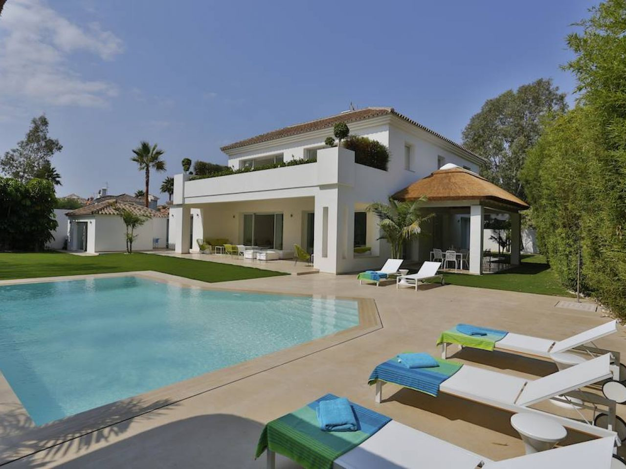 Beachside <b>Villa</b> in Estepona East, <b>Estepona</b> - 1