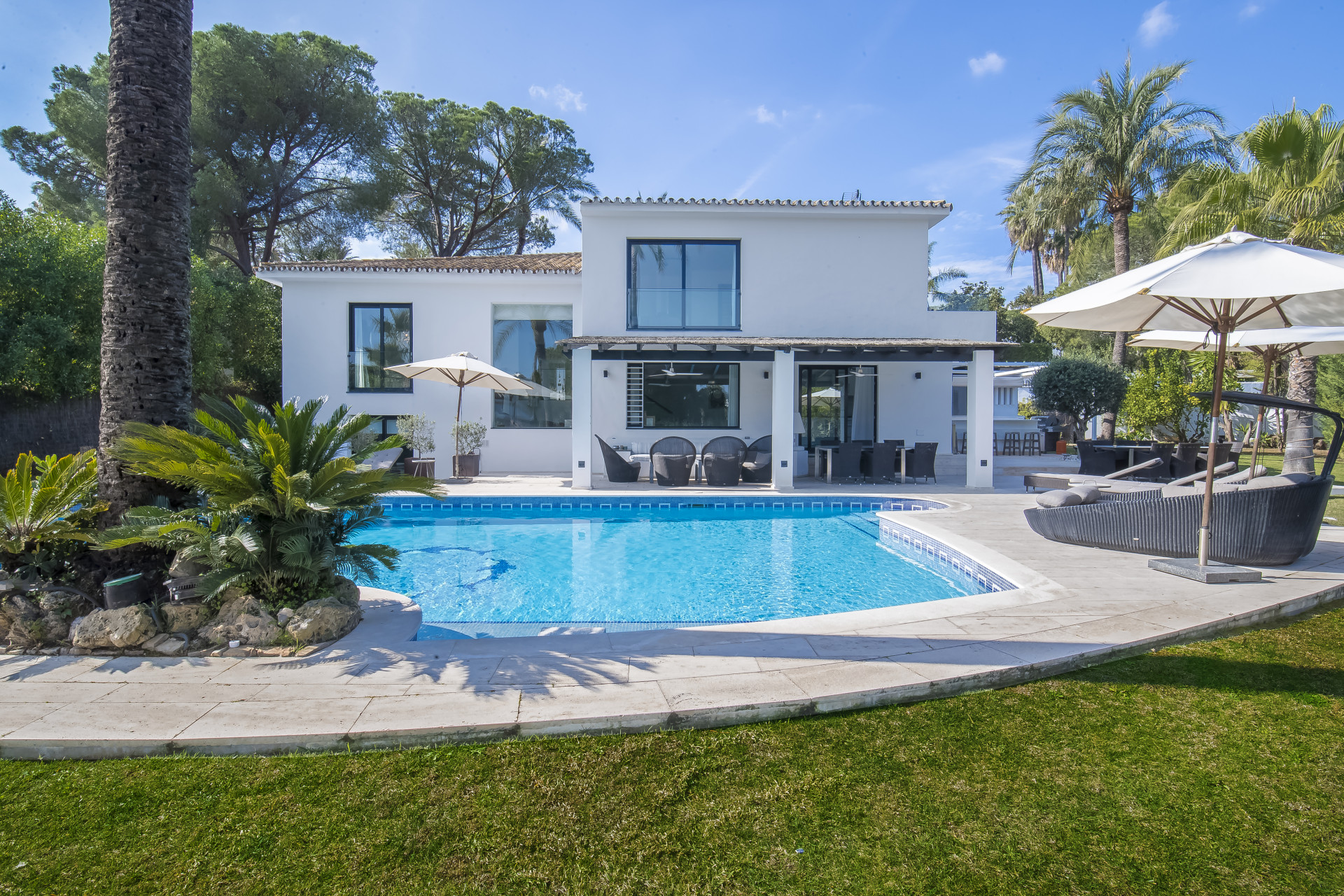 Extraordinaria <b>Villa</b> con vistas al mar en Las Brisas, <b>Nueva Andalucia</b> - 1