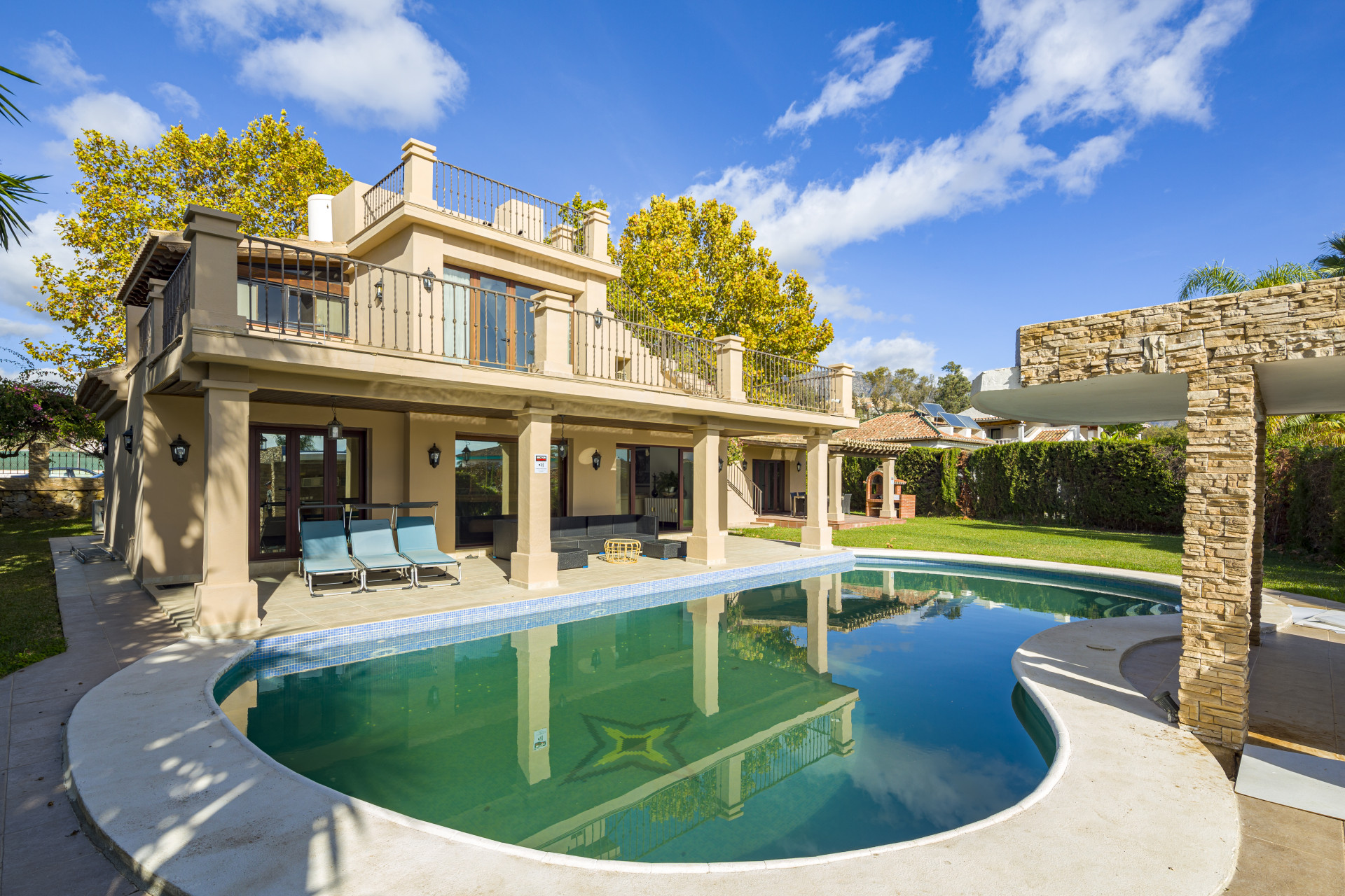 Excelente <b>Villa</b> con vistas al mar en Oasis de Marbella, <b>Marbella Golden Mile</b> - 1