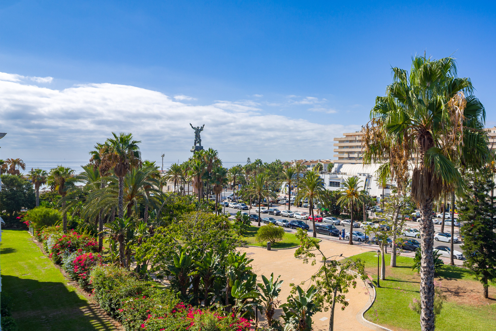 Beachside <b>Apartment</b> with sea views in Playa Rocio, <b>Puerto Banus, Marbella</b> - 1
