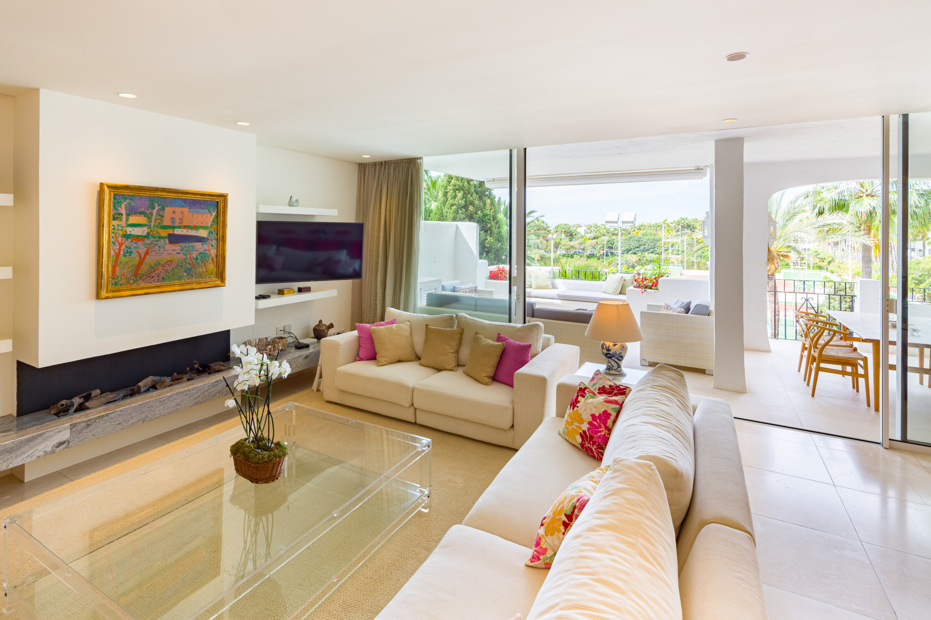 Beachside <b>Duplex Penthouse</b> with sea views in Puente Romano, <b>Marbella Golden Mile</b> - 1