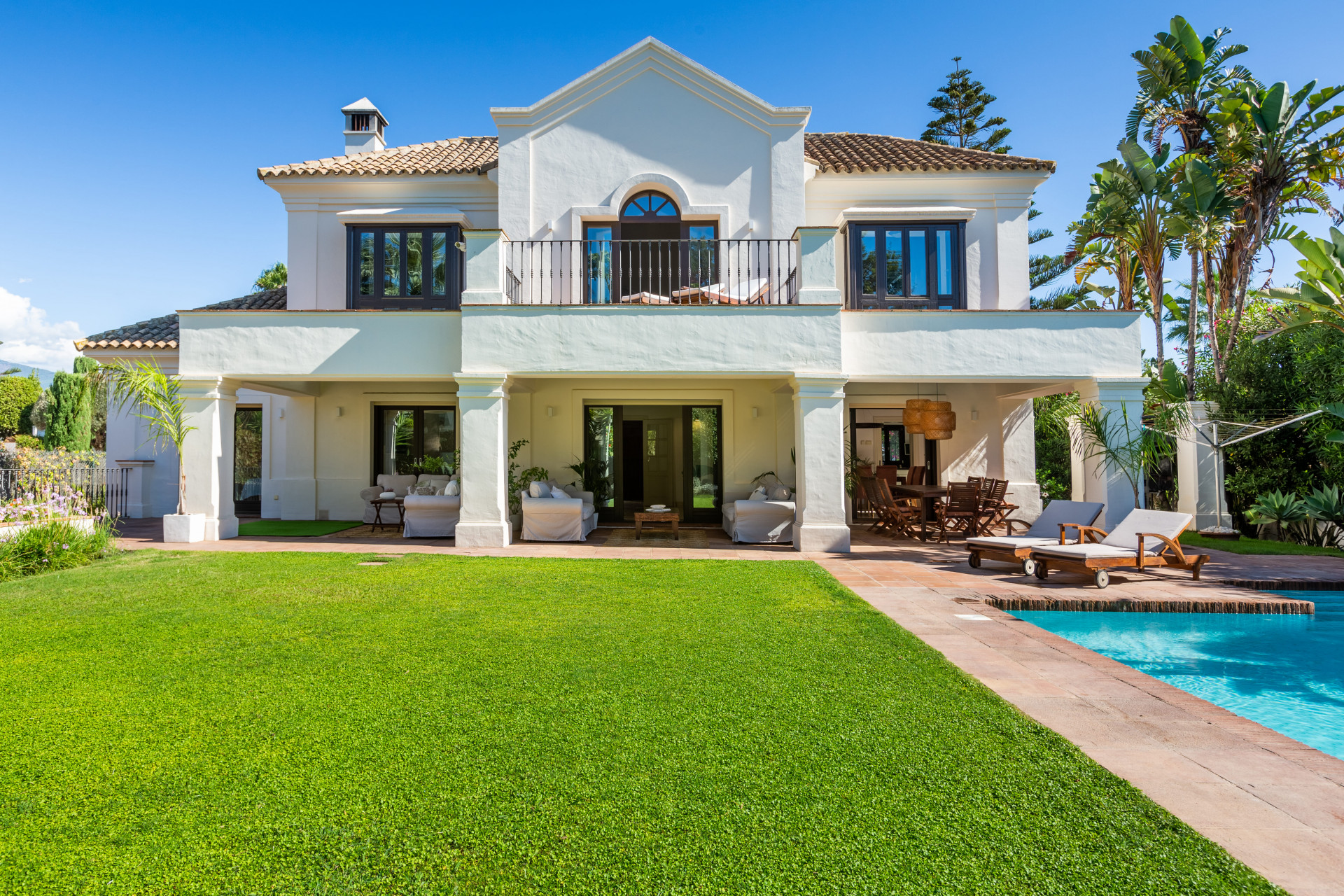Beachside <b>Villa</b> in excellent conditions in Estepona East, <b>Estepona</b> - 1