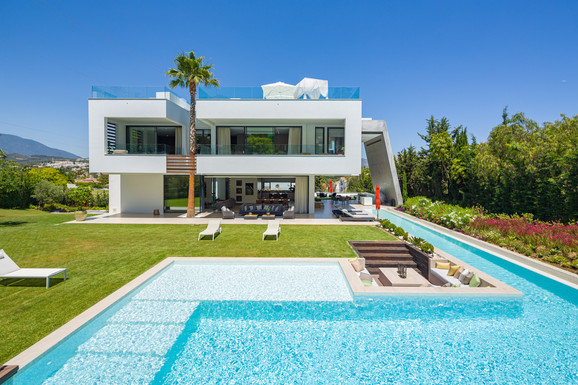 Extraordinaria <b>Villa</b> con vistas a la montaña en <b>Nueva Andalucia</b> - 1