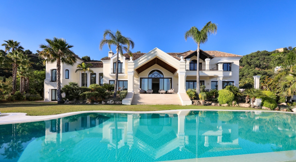 Extraordinaria <b>Villa</b> con vistas panorámicas al mar en La Zagaleta, <b>Benahavis</b> - 1