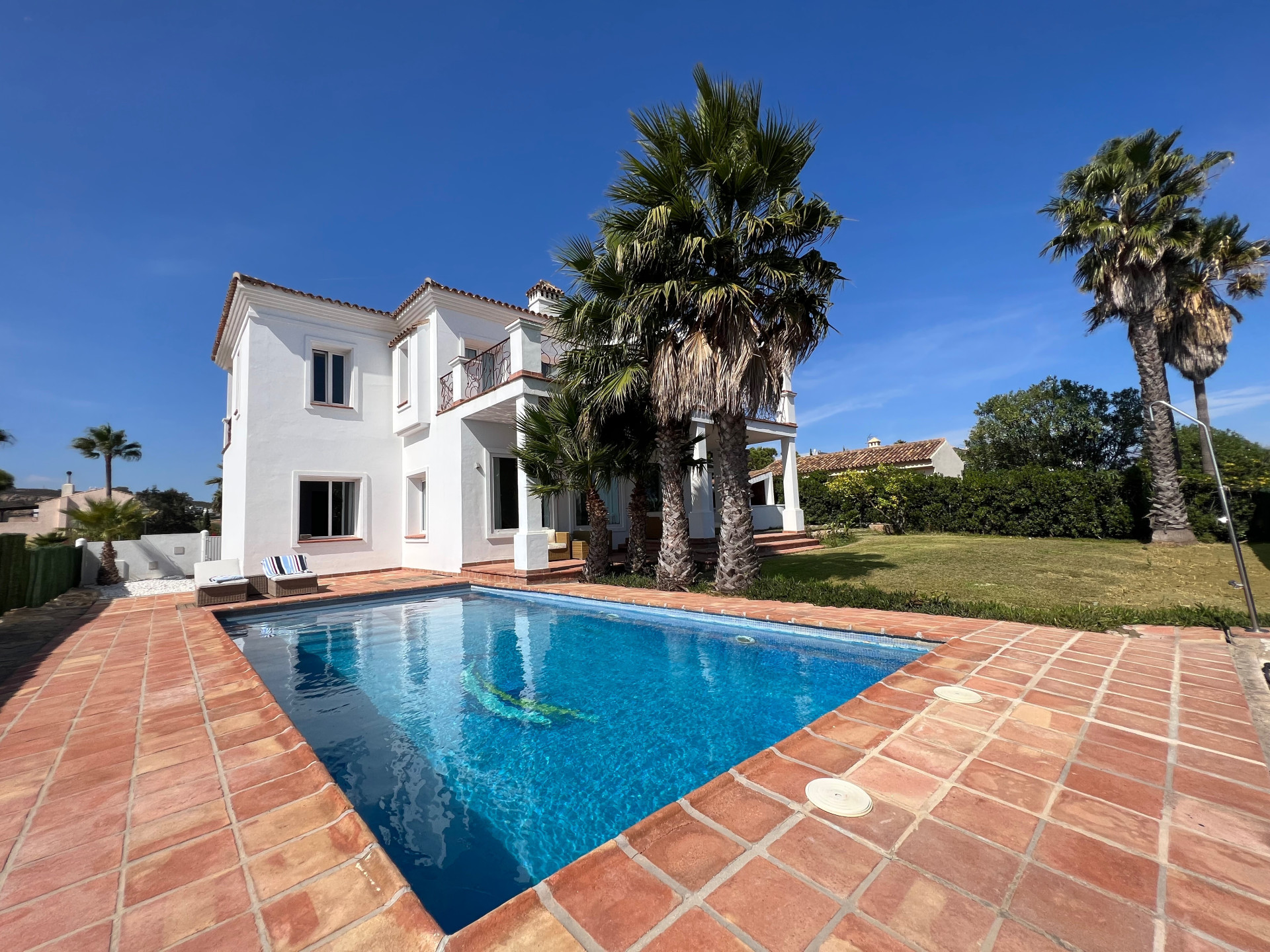 Extraordinaria <b>Villa</b> con vistas panorámicas al mar en <b>Manilva</b> - 1