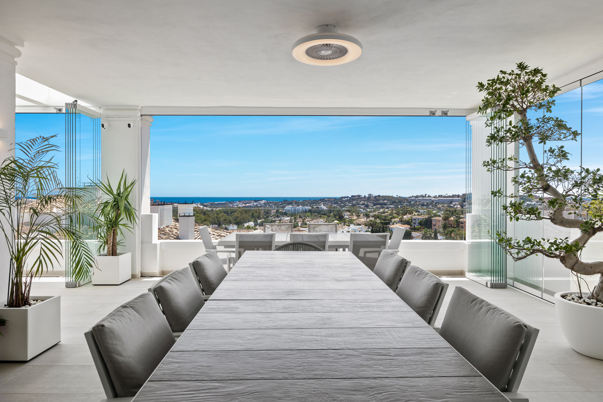 Extraordinario <b>Apartamento</b> con vistas panorámicas al mar en 9 Lions Residences, <b>Nueva Andalucia</b> - 1