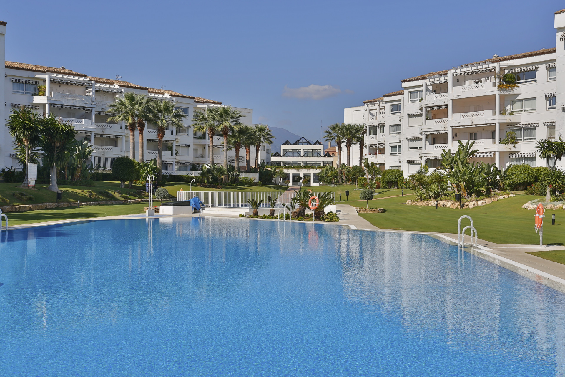 Beachside <b>Apartment</b> with sea views in Playa Rocio, <b>Puerto Banus, Marbella</b> - 1