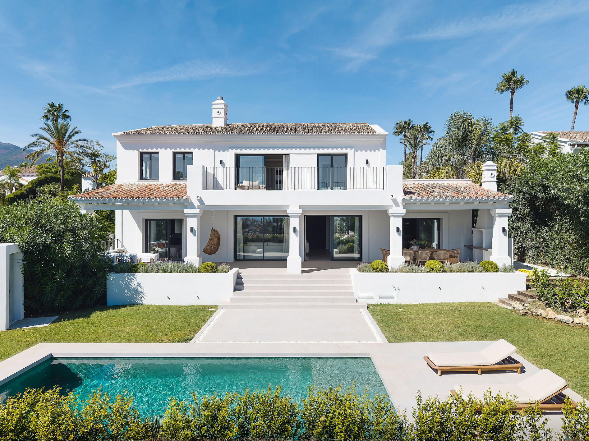 <b>Villa</b> con vistas panorámicas al mar en Los Naranjos, <b>Nueva Andalucia</b> - 1