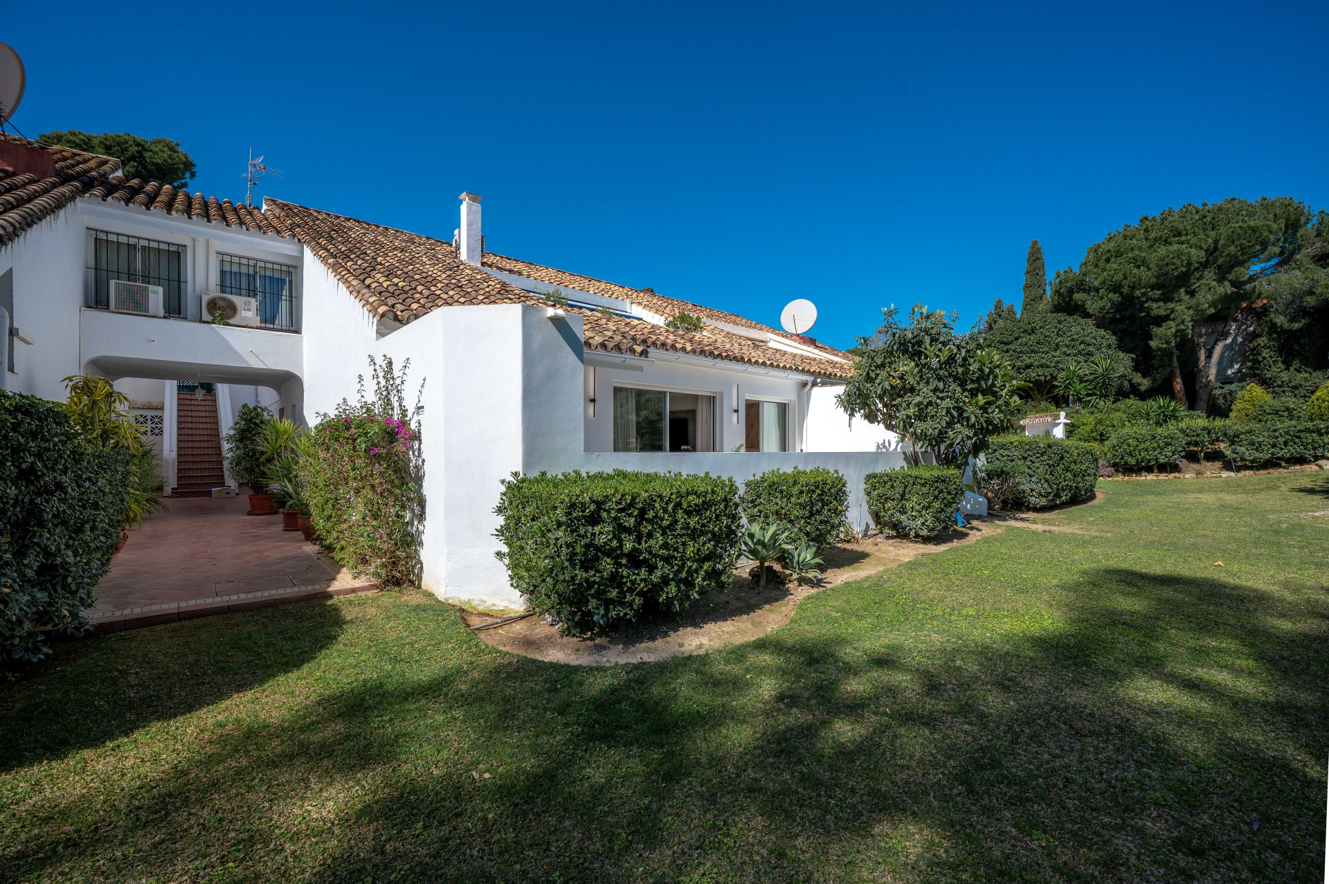 <b>Ground Floor Apartment</b> in <b>Nueva Andalucia</b> - 1
